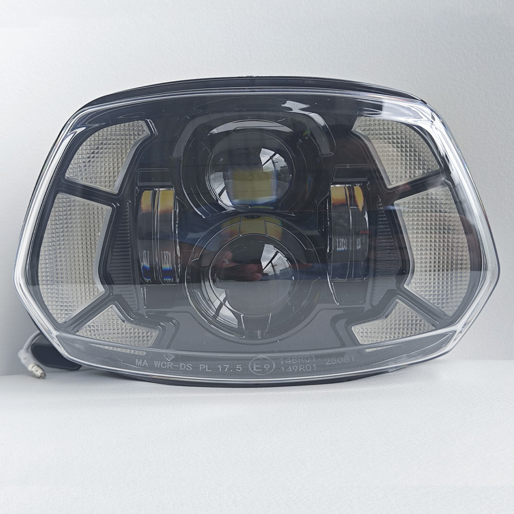 Faro LED con DRL per Vespa Spr - Model Kit Vespa recensione e prezzo